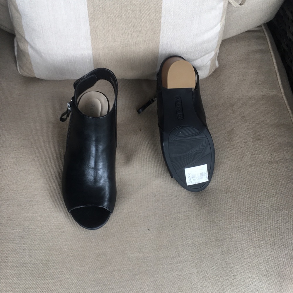 Peep toe shoes